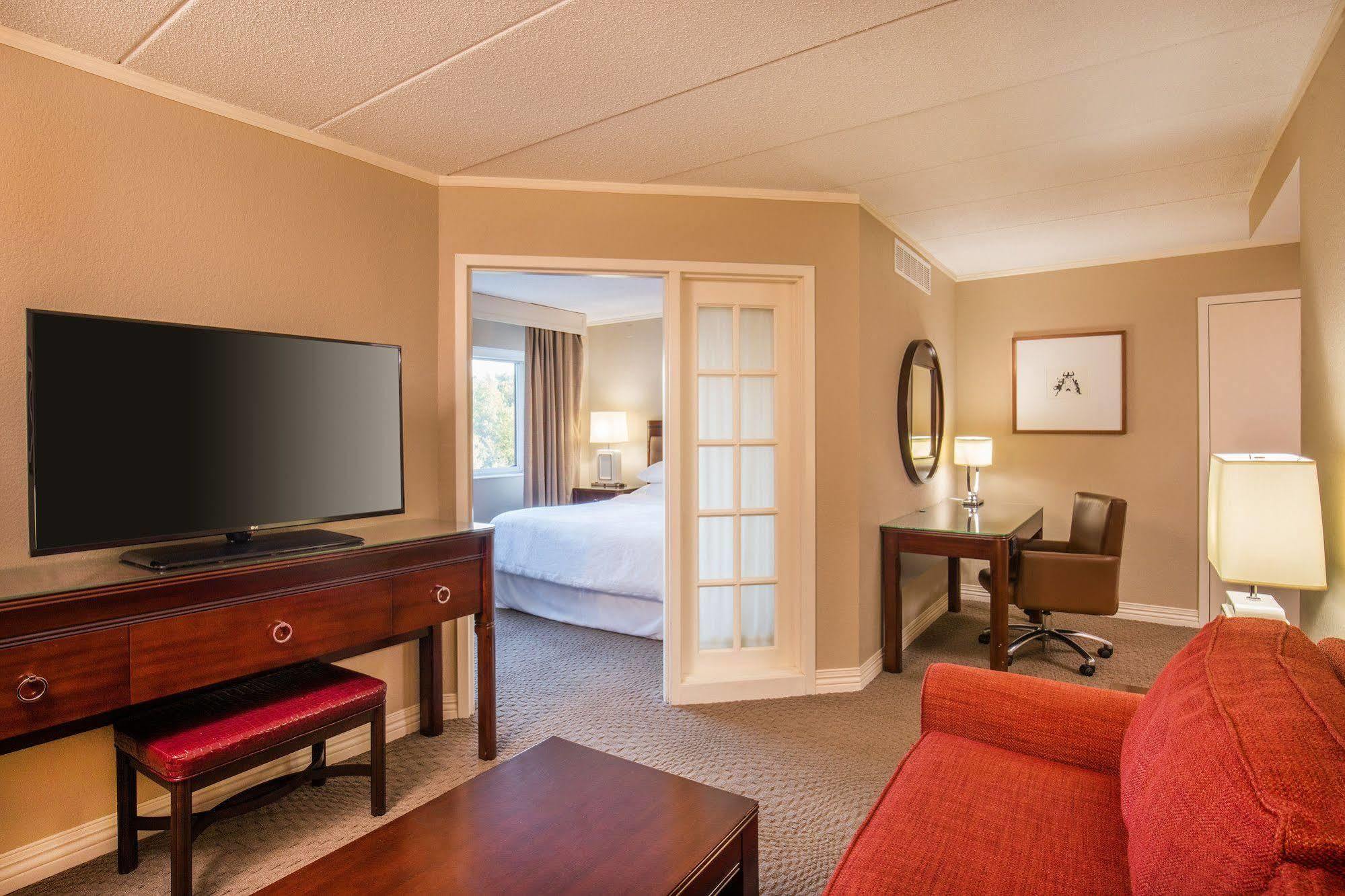 Sheraton Framingham Hotel & Conference Center Exterior foto